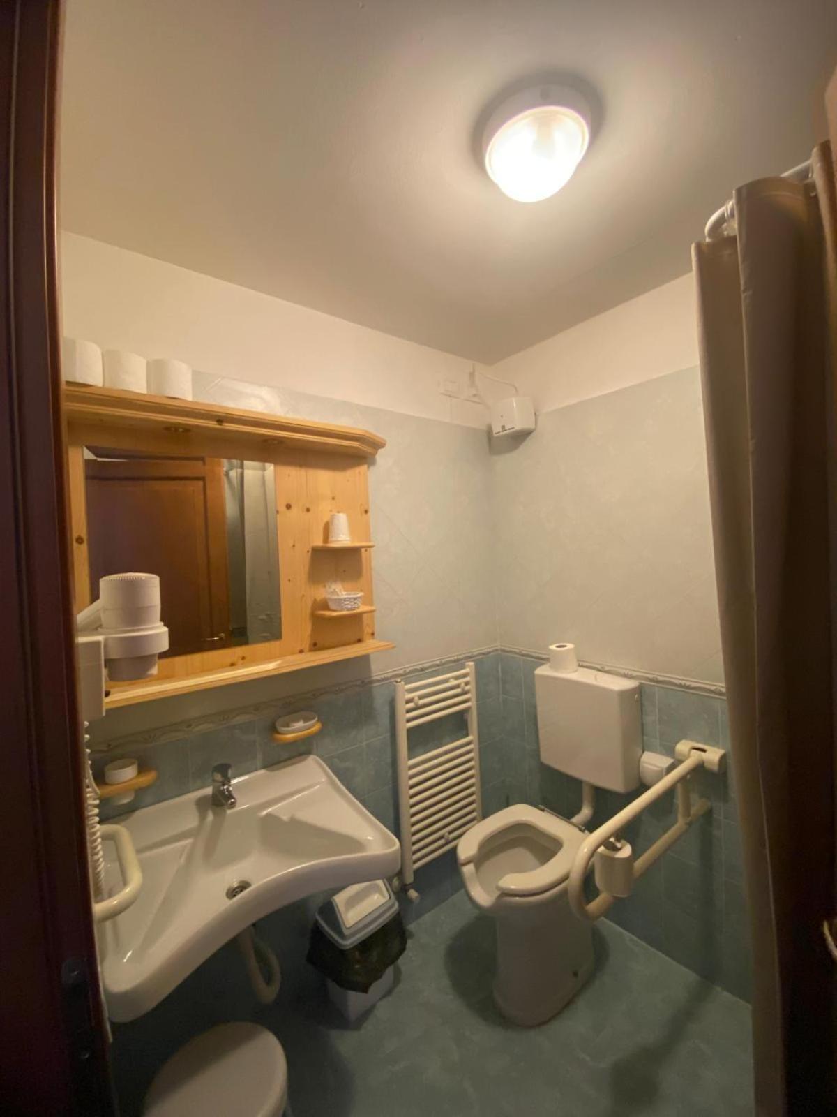Hotel Aplis Оваро Екстериор снимка