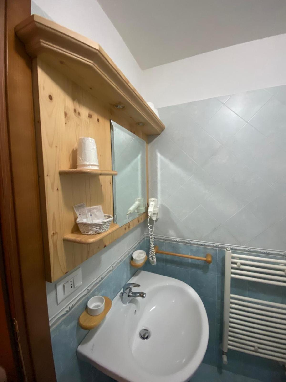 Hotel Aplis Оваро Екстериор снимка