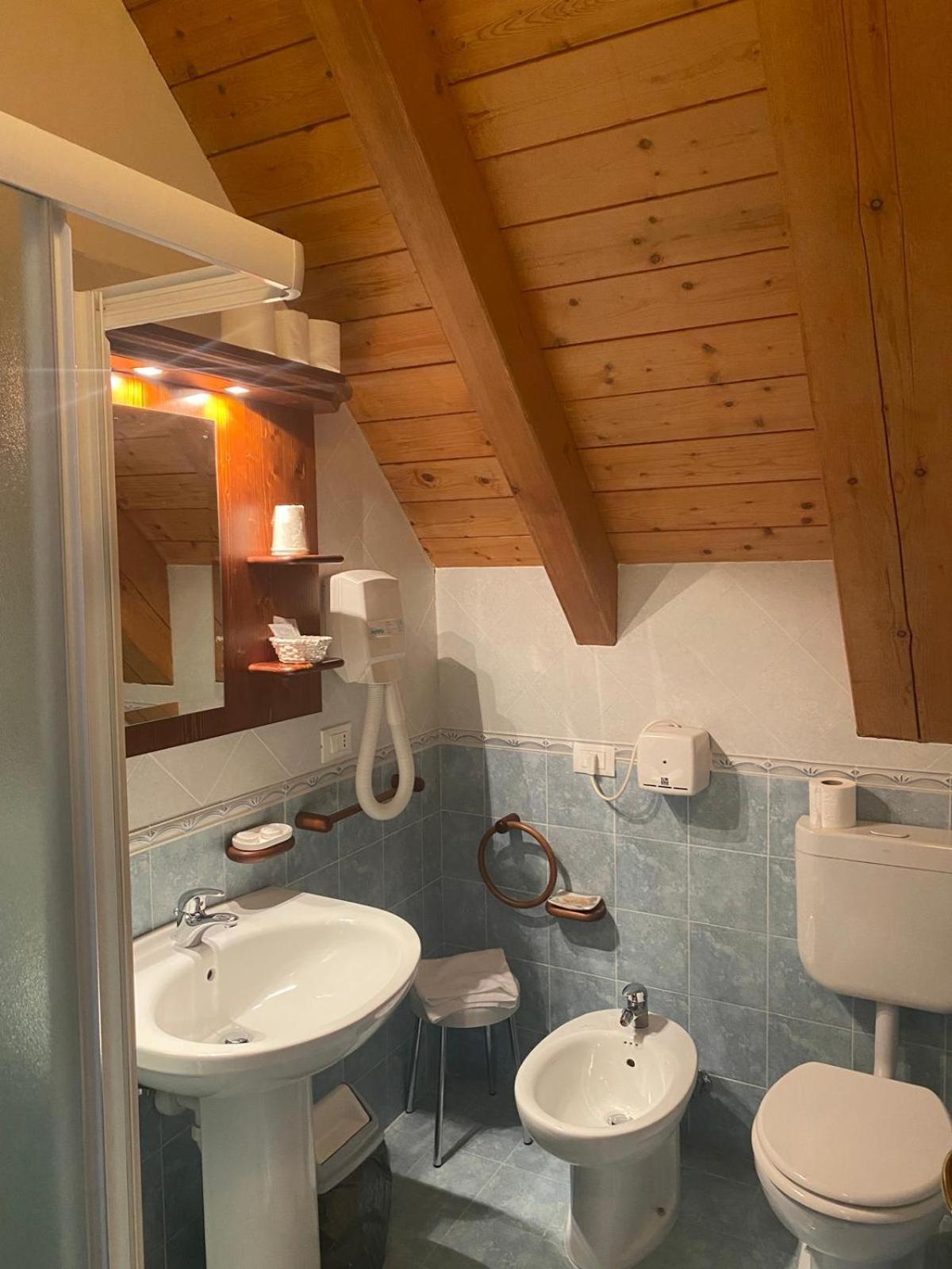Hotel Aplis Оваро Екстериор снимка
